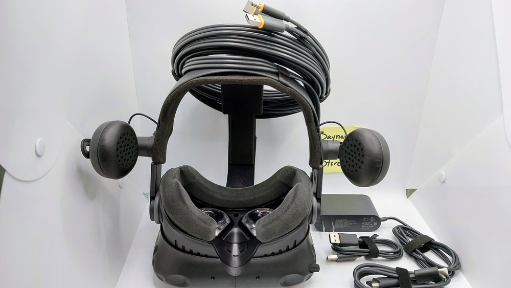 🔥 HTC VIVE Virtual Reality VR Headset w/ Pro Deluxe Audio 🔥 + Linkbox + Cables