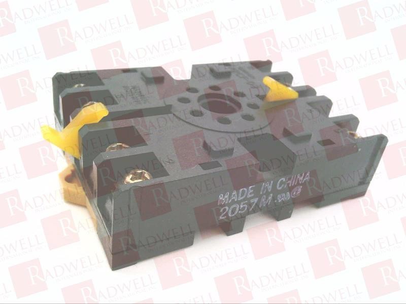 OMRON P2CF-08 / P2CF08 (NEW NO BOX)