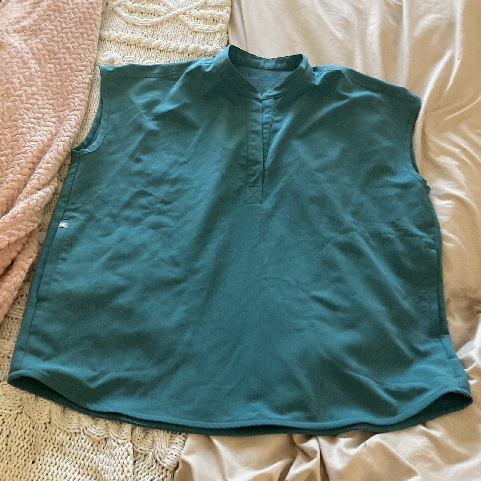 Figs Rafaela Size Medium Oversized Scrub Top Sleeveless Green Marine Cactus