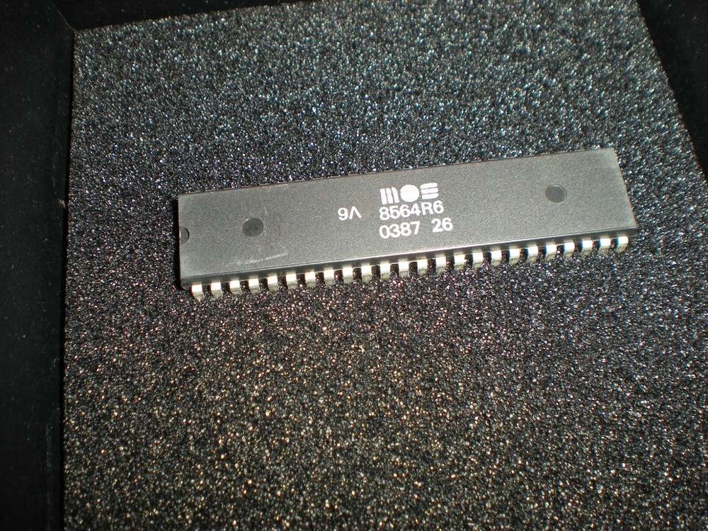 MOS 8564R6 NTSC (not PAL) 40 column Commodore 128 video chip. 8564 R6. Blemish.