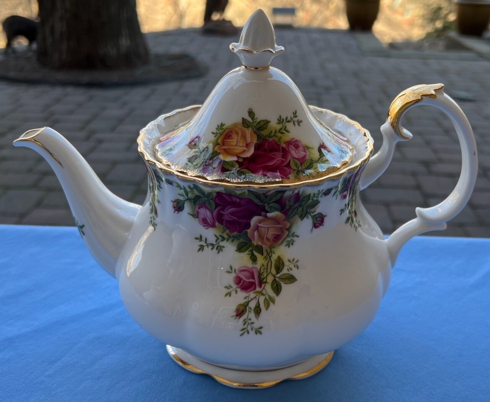 Royal Albert Old Country Roses Teapot Server Mint