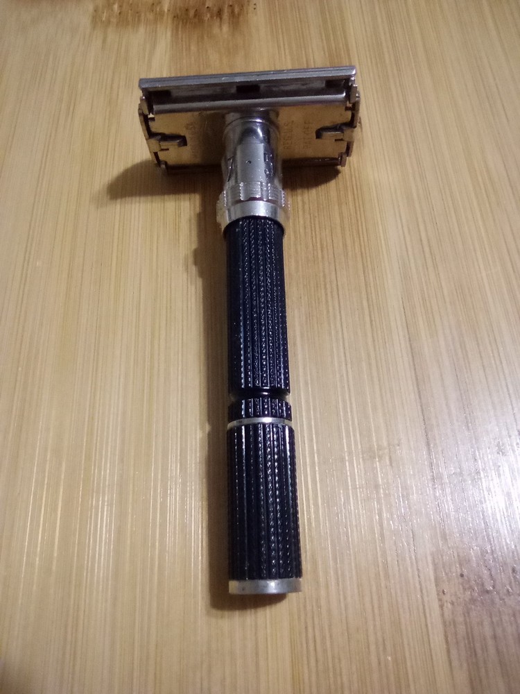 VTG BLACK HANDLE GILLETTE 1-9 ADJUSTABLE SAFETY RAZOR USA DATE CODE T-2