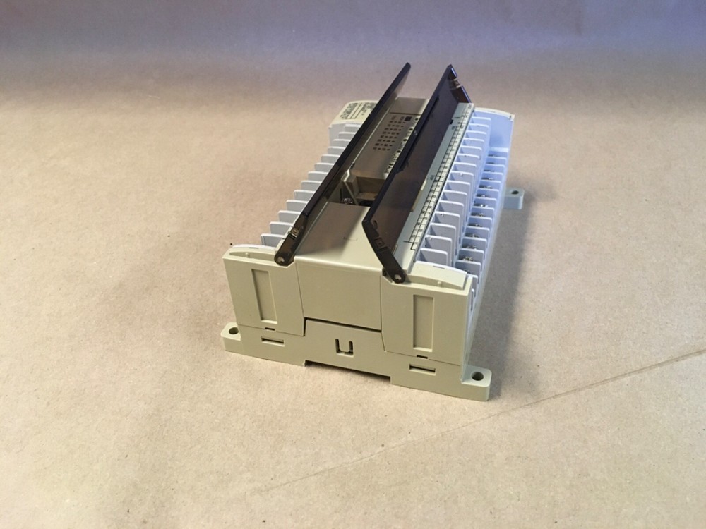 Omron CPM2A-40CDT1-D Programmable Logic Controller PLC 30VDC-Out 0.2A (KB)