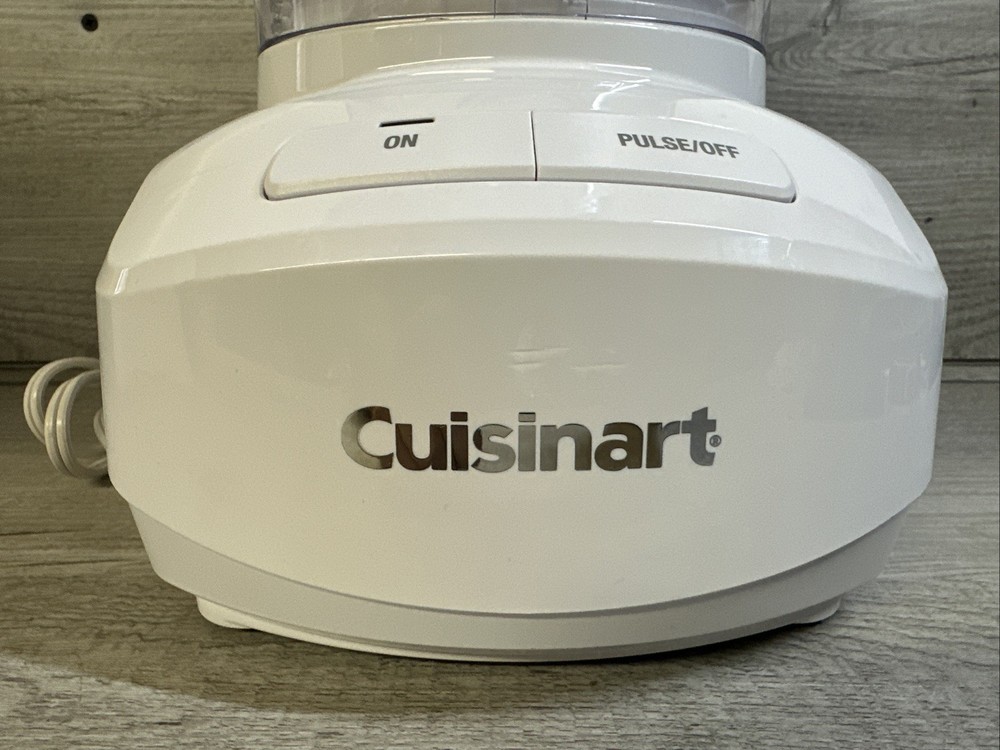 Cuisinart FP-7 FR 7-Cup Food Processor, White Excellent Condition.