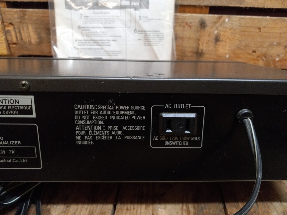 TECHNICS SH-Z500 Stereo Graphic Equalizer Powers on!