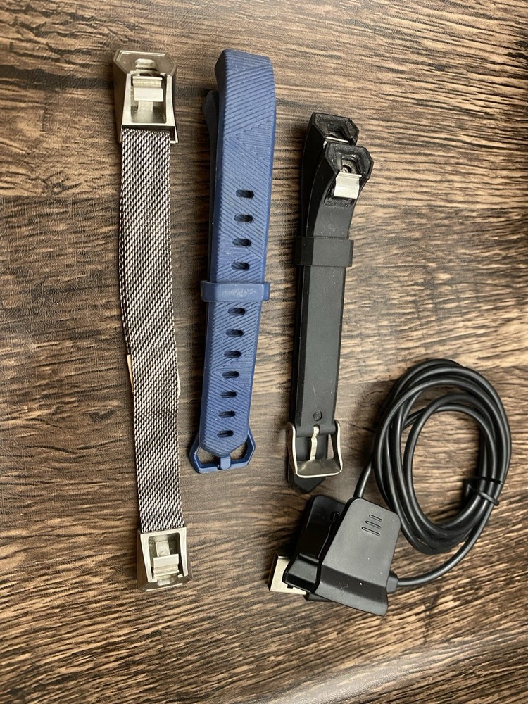 Fitbit Alta Activity Tracker-Charger & Extra Bands - Tested and Working