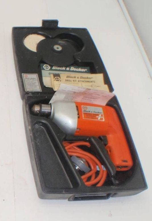 Black Decker Drill Variable Speed Reversing 3/8” w Hard Case