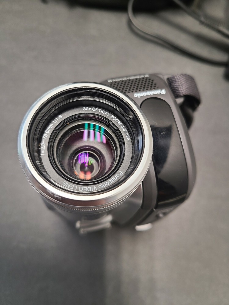 PANASONIC OPTICAL IMAGE STABILIZER 32X OPTICAL ZOOM VIDEO CAMERA WITH CHARGER