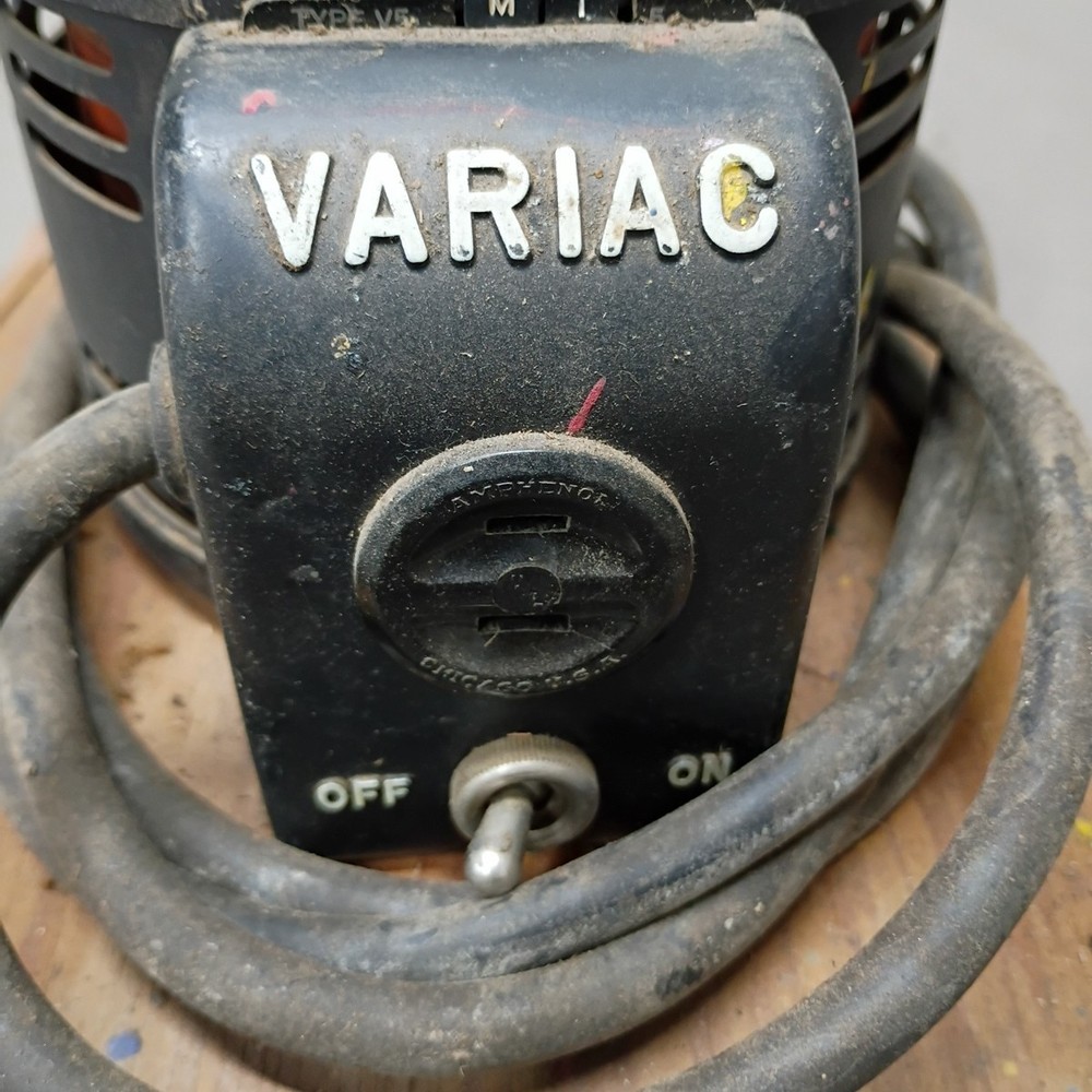 VARIAC, INPUT: 115 VOLTS. VARIABLE AC TRANSFORMER TRANSFORM FROM 0 TO 130 VOLTS.
