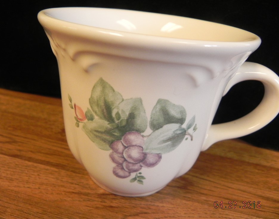 PFALTZGRAFF GRAPEVINE COFFEE TEA CUP ... Stoneware Grape Flower