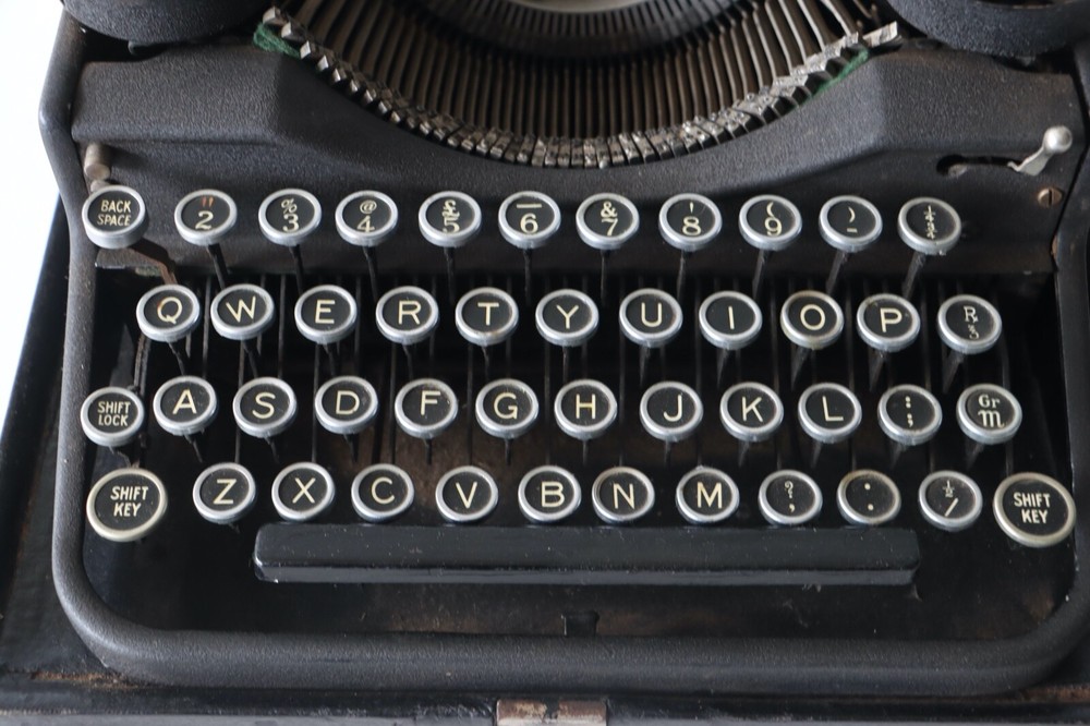 Antique Underwood Portable Typewriter - Excellent Working Condition!