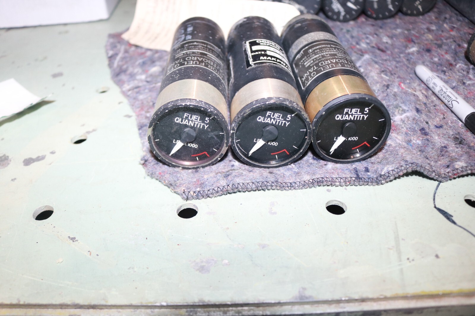 (1) Excellent cond B-52 fuel quantity indicator L + R Outboard tank