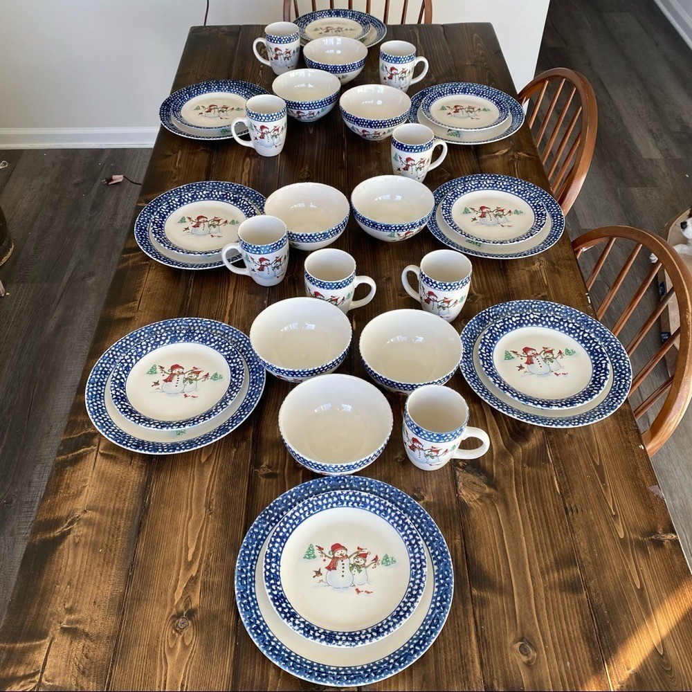 Christmas Dinnerware Set 32 Piece Serves 8