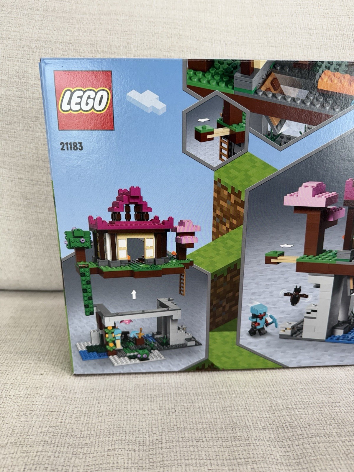 Lego Minecraft The Training Grounds Building Set w/ Mini figures 21183