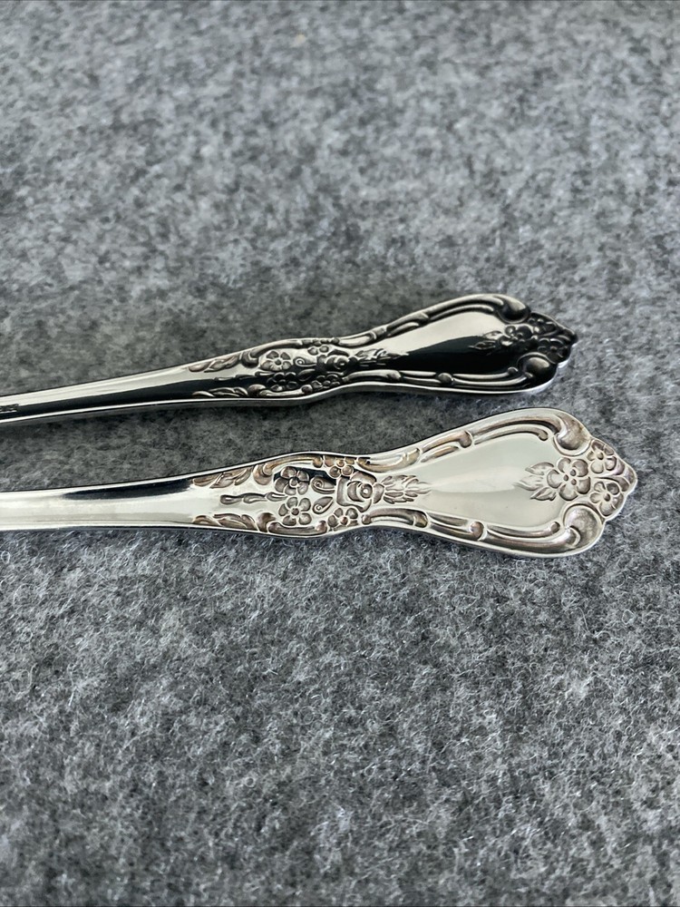2 Oneida Distinction KENNETT SQUARE Stainless HH Pierced Serving Spoons Flatware