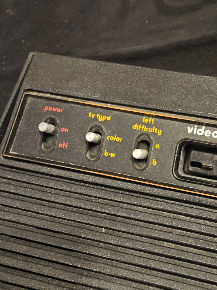 Atari 2600 Video Computer System CX-2600 6-Switch Woodgrain Console VCSOriginal