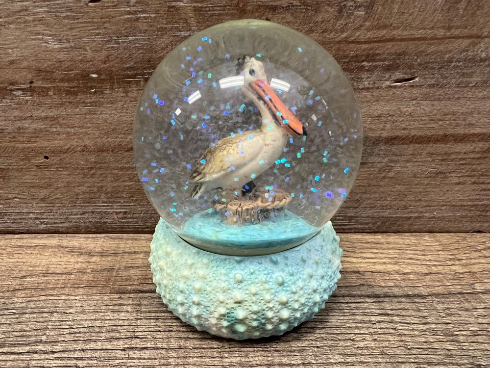 Pelican Snowglobe 3" x 2.5"
