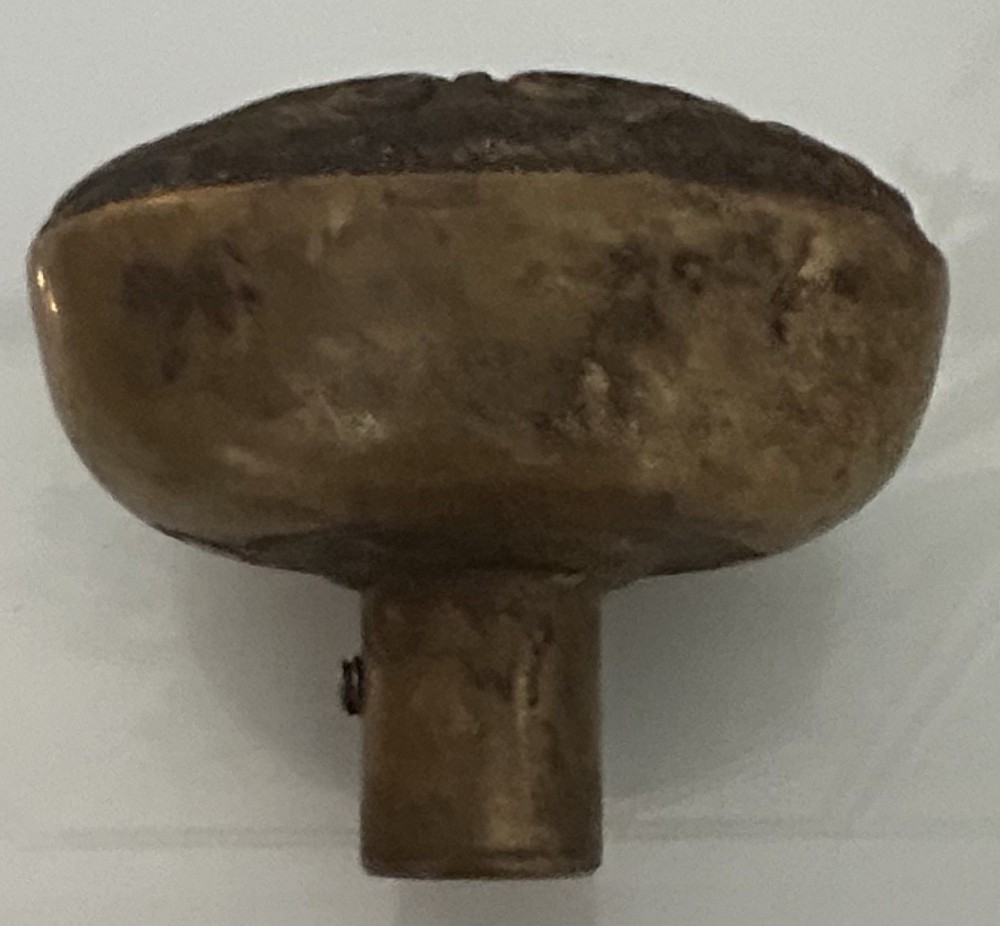 VICTORIAN/EASTLAKE SOLID BRASS DOOR KNOB/DRAWER PULL.