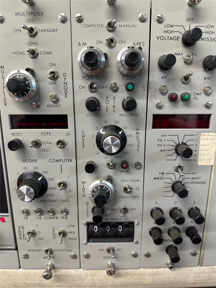 Extrel Oscillioscope 19" Rack Mount w/ plug-in modules