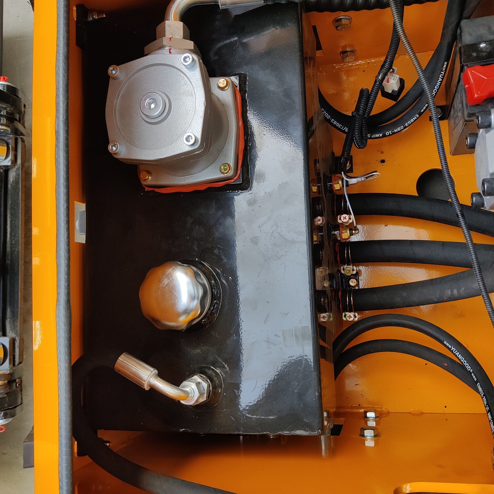 Free Shipping Mini Skid Steer Loader TYPHON STOMP 501 Compact Track 23.5 HP Gas