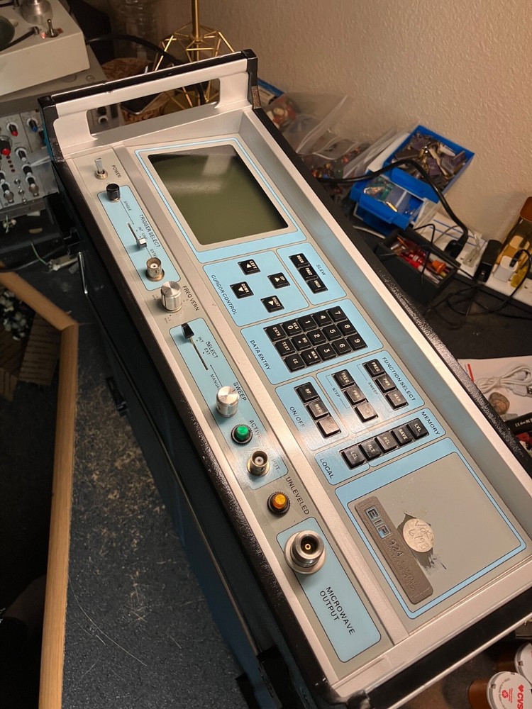 EIP 924 3-12.4ghz Microwave Source