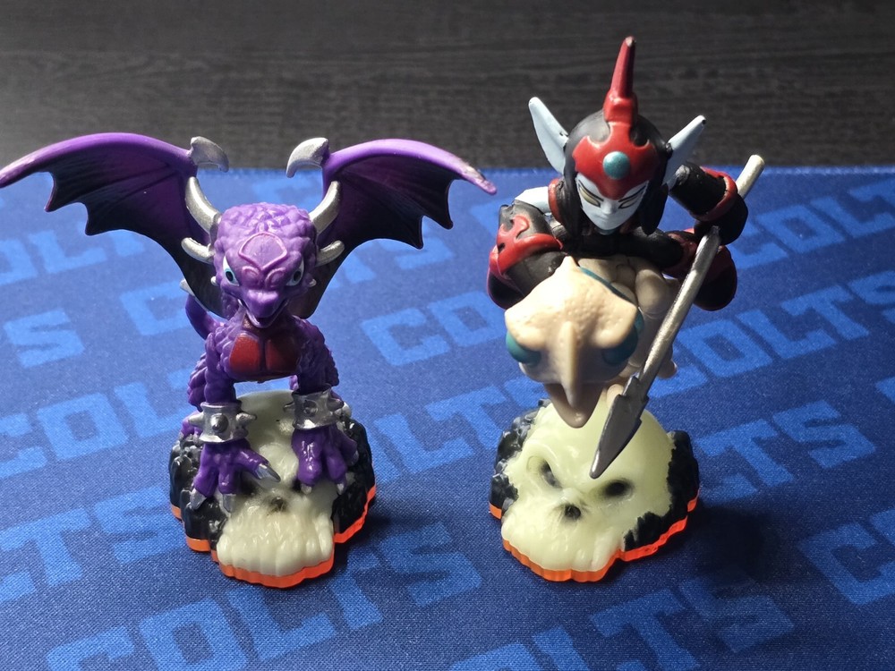 Skylanders Giants(Orange Base)-Element: UnDead 2 Figure Bundle- Activision