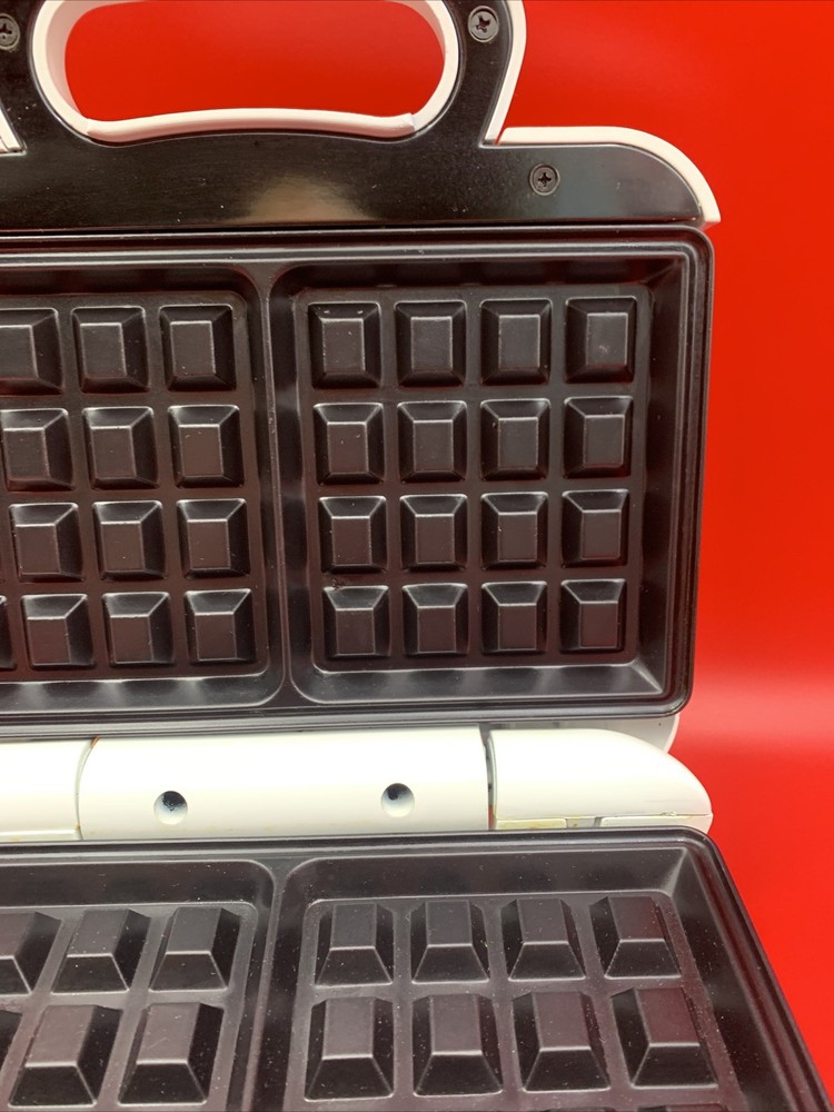 Toastmaster Easy Clean Waffle Baker - TWB2 0220 White Tested Working & Clean
