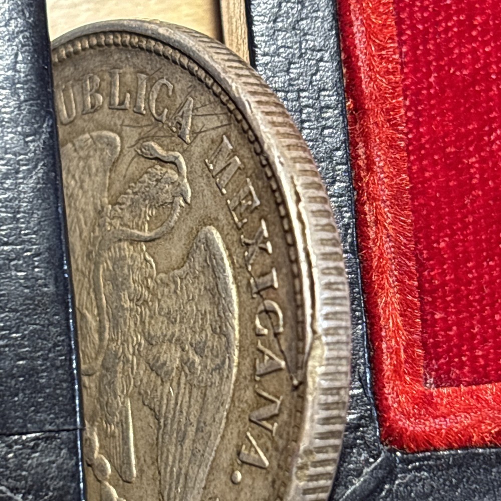 1901 Mo AM Mexico - Silver Peso Cap & Rays Error Planchette Lamination