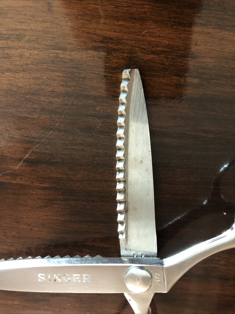 SINGER Pinking Shears Scissors #207 marked BRAZIL