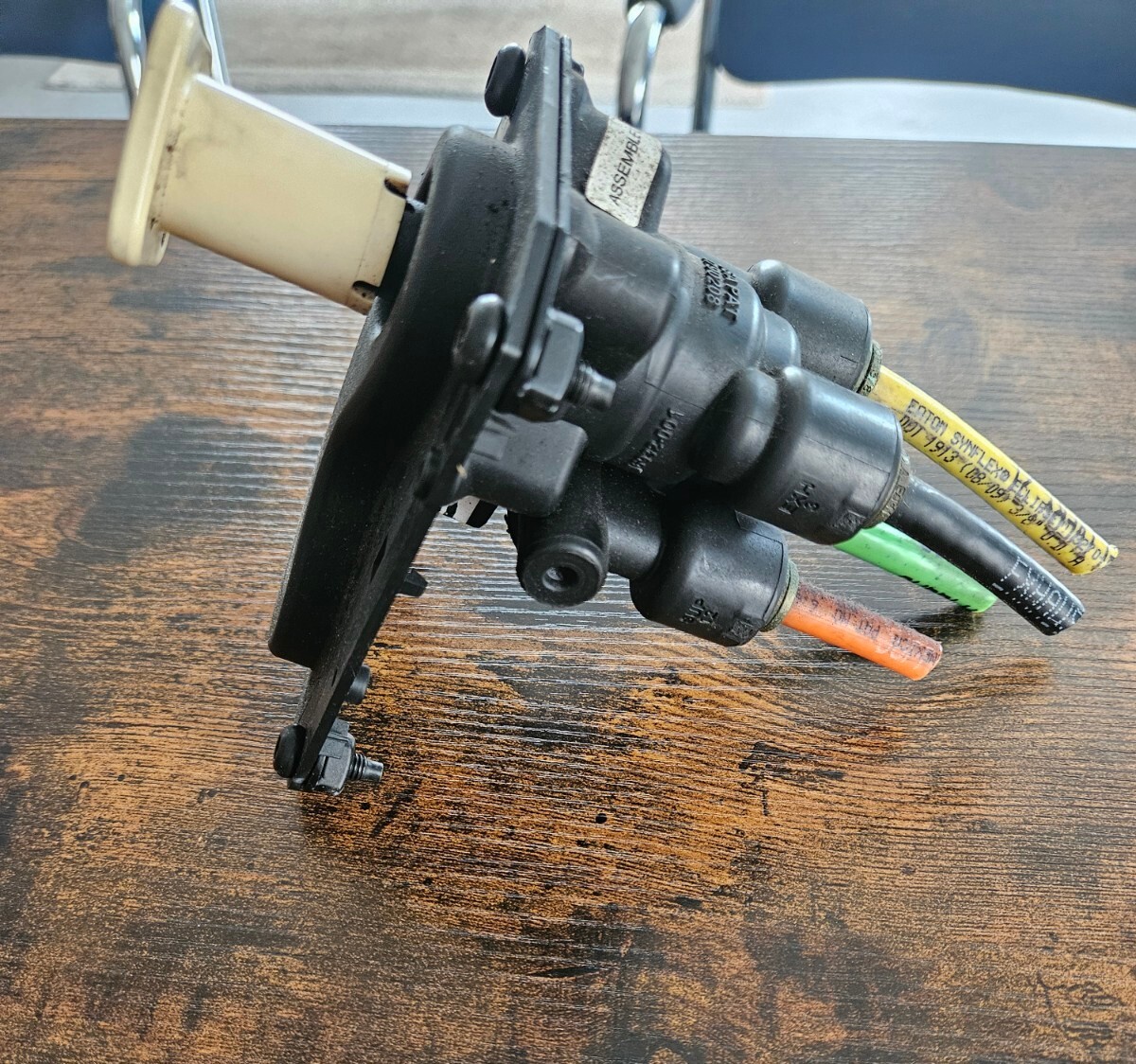 Bendix PP-DC Air Brake Valve 5005855 International Durastar