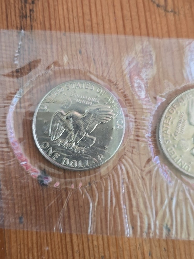 1971 Dwight D. Eisenhower Dollar Set - P & D Unc. - Cello Sealed