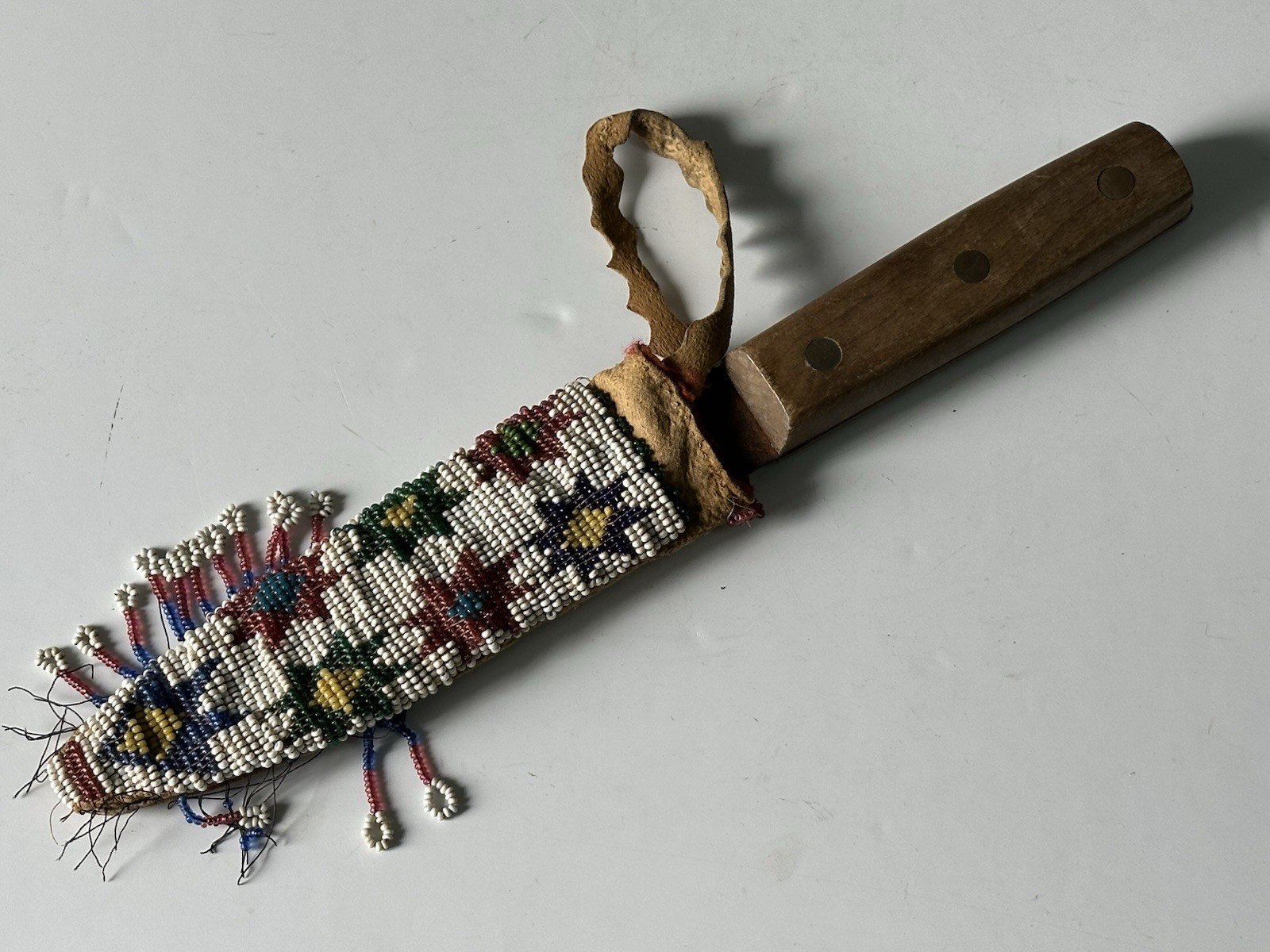 AMAZING NATIVE AMERICAN PLAINS INDIAN HISTORIC BEADED KNIFE SHEATH, HISTORICAL