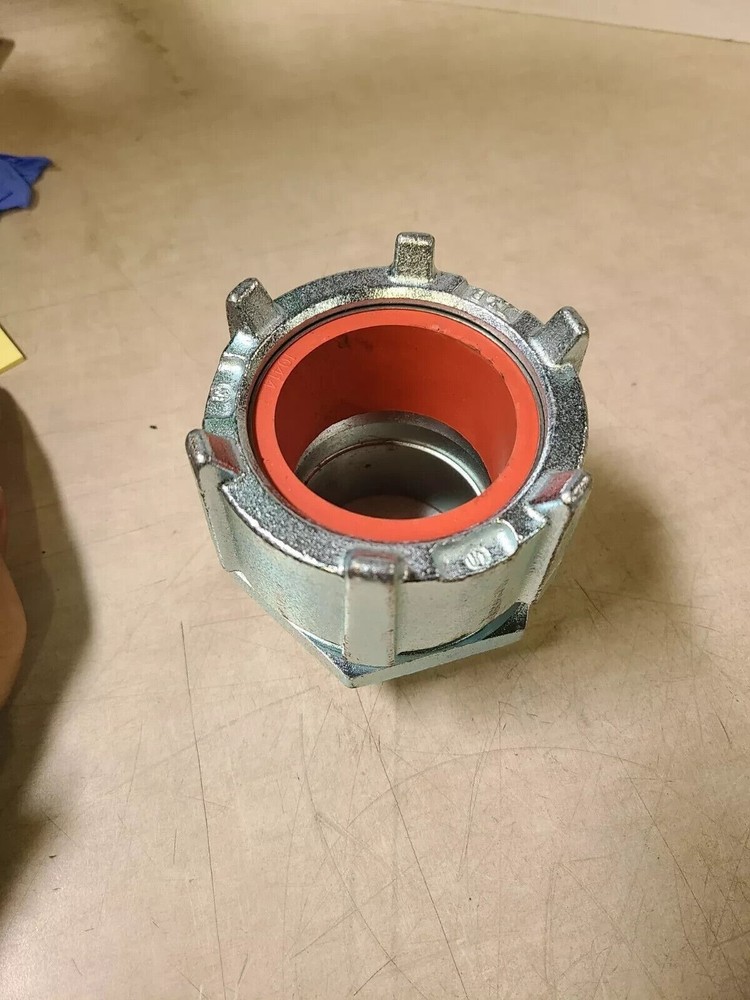 Thomas & Betty JACKETED ARMORED CABLE CONNECTOR 2.50"