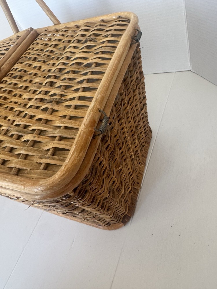 Vintage Wicker Picnic Basket