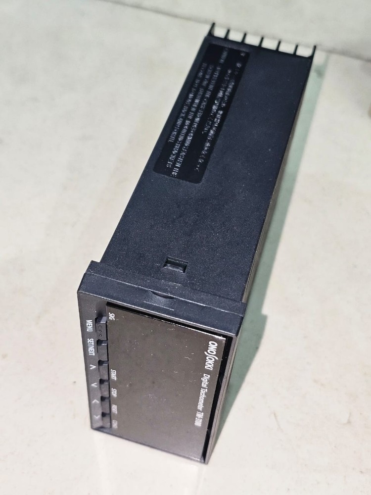 ONO SOKKI TM-2100DIGITAL TACHOMETER