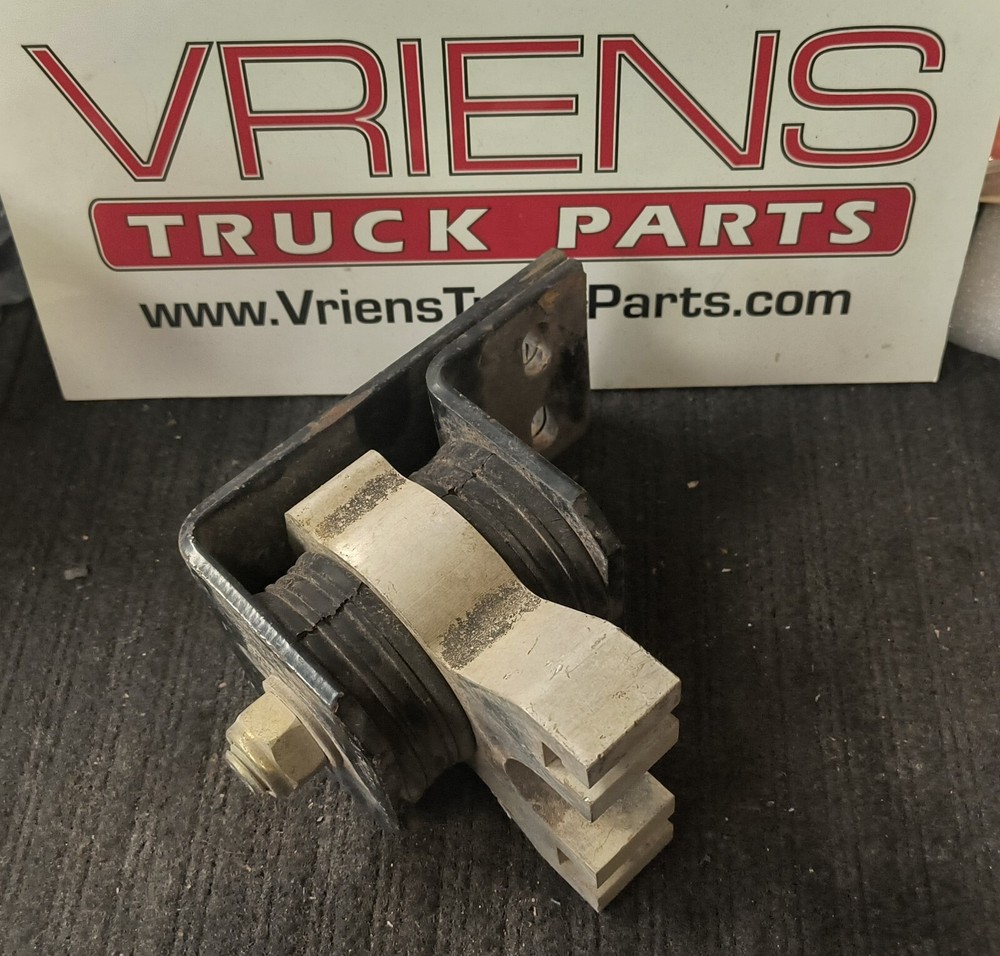 KENWORTH T2000 27213-3 ISOLATOR-HOOD HINGE