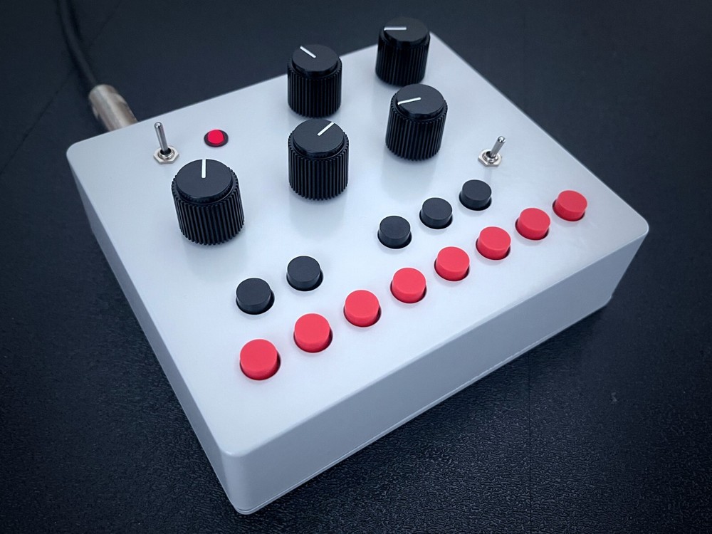 8-Bit Power Synthesizer (Handmade, Rucci)