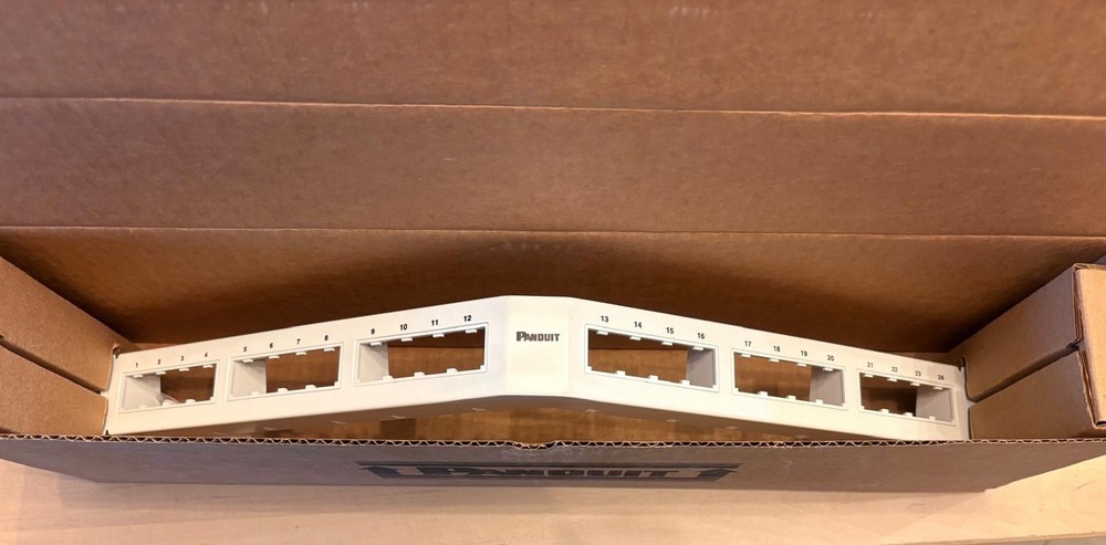 Panduit Mini-Com Angled Unshielded Patch Panel 24 Port 1RU - WHITE - CPPA24FMWWH