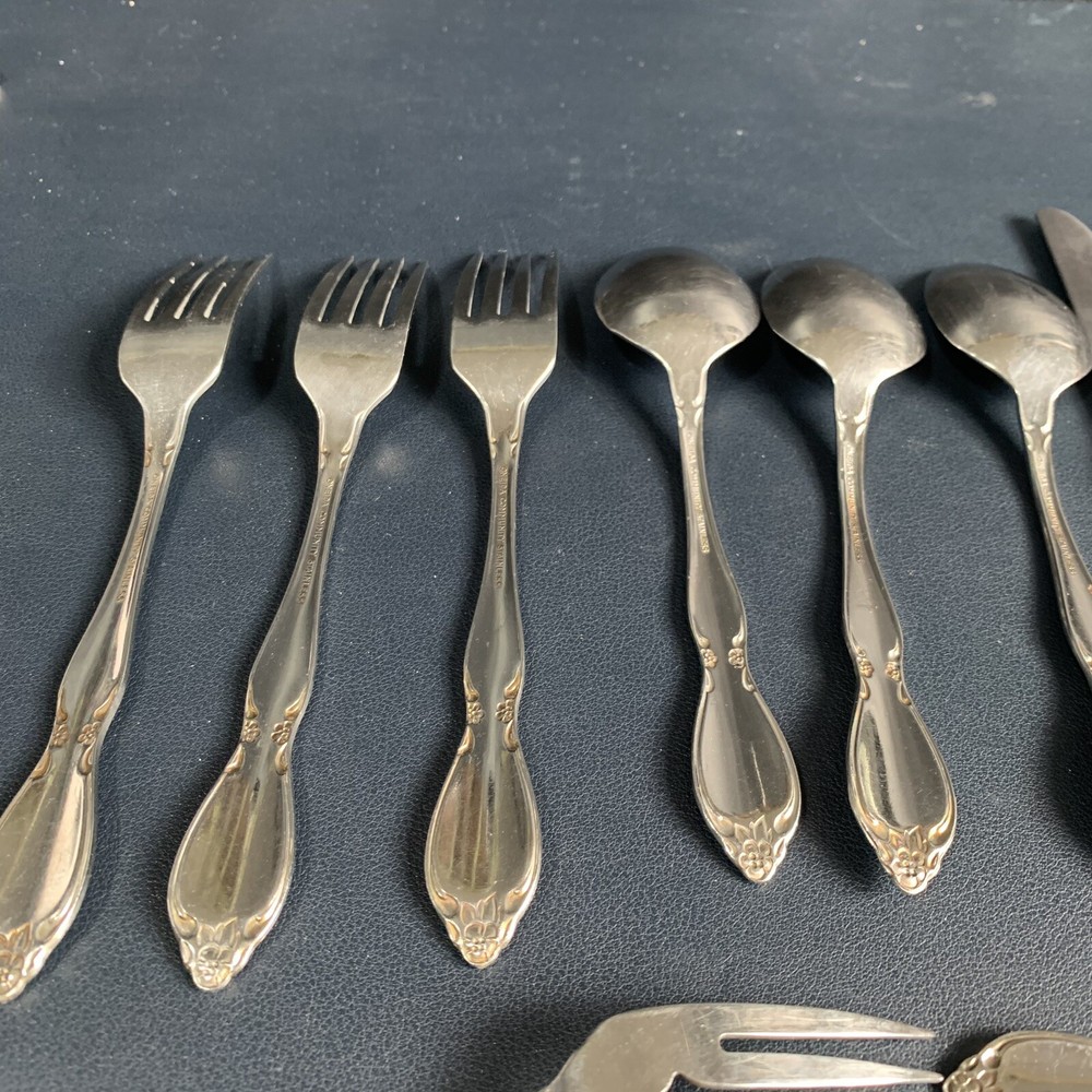 Oneida Community Chatelaine Stainless 3 Place Set (12 Total Pieces).