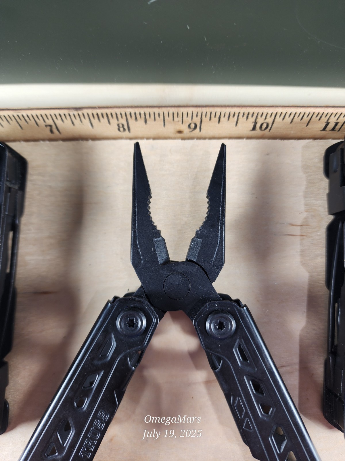 Gerber Truss 17-in-1 Multi Tool One(1) per order, great conditions! Black Truss