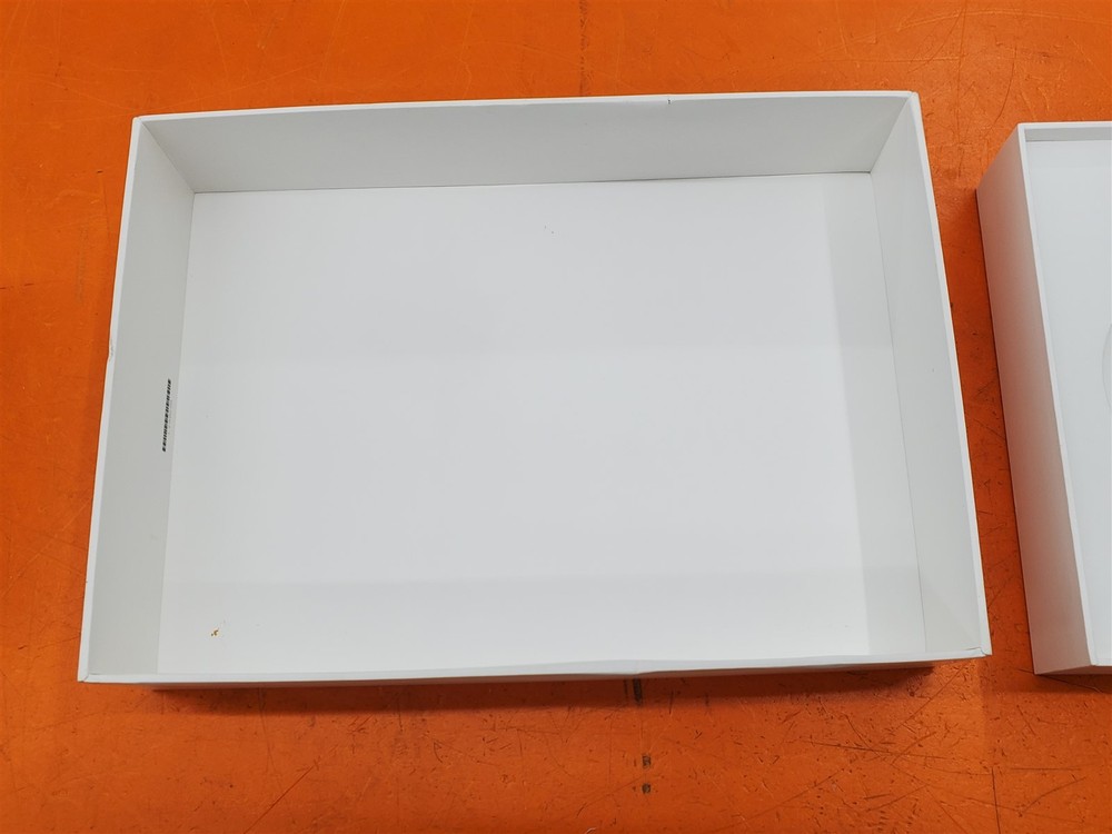 ⭐️⭐️⭐️⭐️⭐️ **EMPTY BOX** 64 GB iPad Air A2152