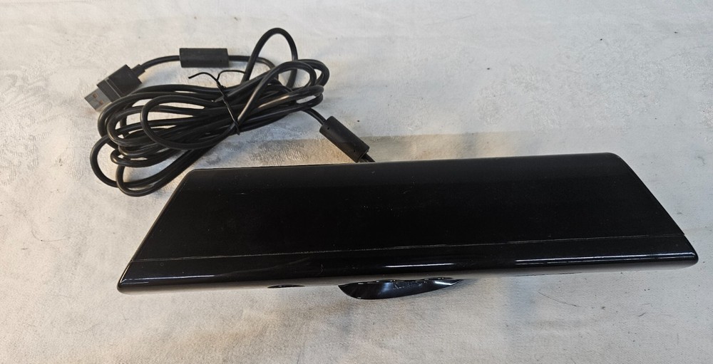 Microsoft XBox 360 KINECT Model 1414 WORKING