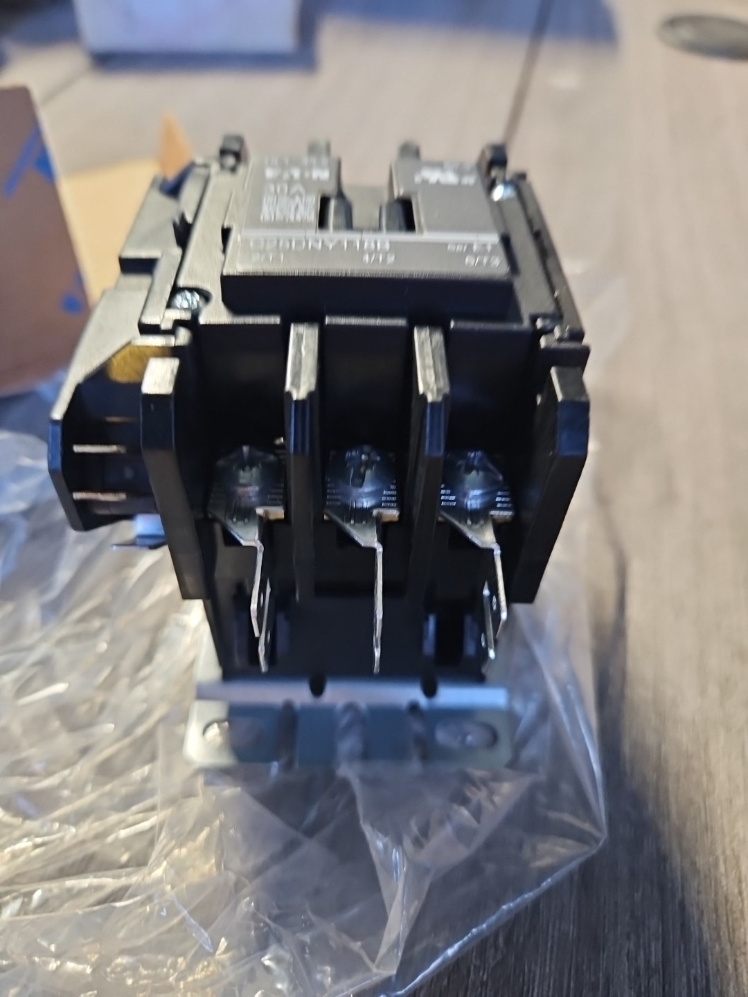 Hobart 87713-101-1 Contactor with Aux Switch 208-240V 30A 3 Pole, C25DNY118B