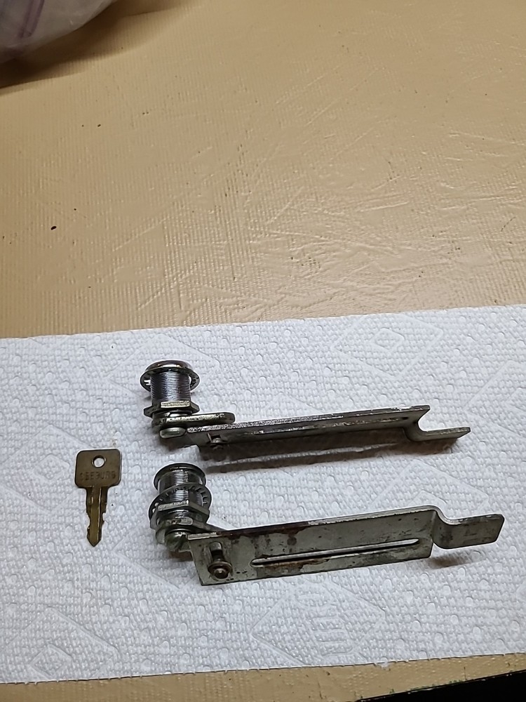 SEEBURG JUKEBOX LOCKS CABINET KEY #F336.