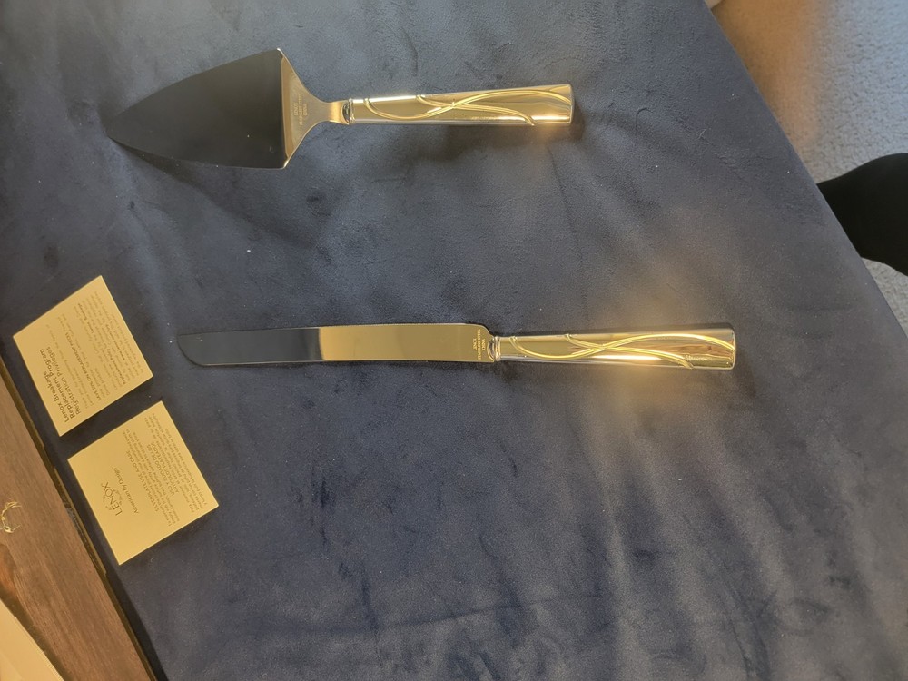 Lenox Cake And Server Set. Adorn