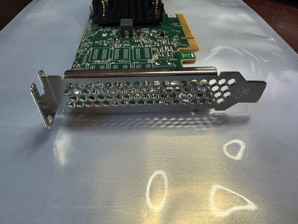 Broadcom HBA 9500-16i SAS Interface Card