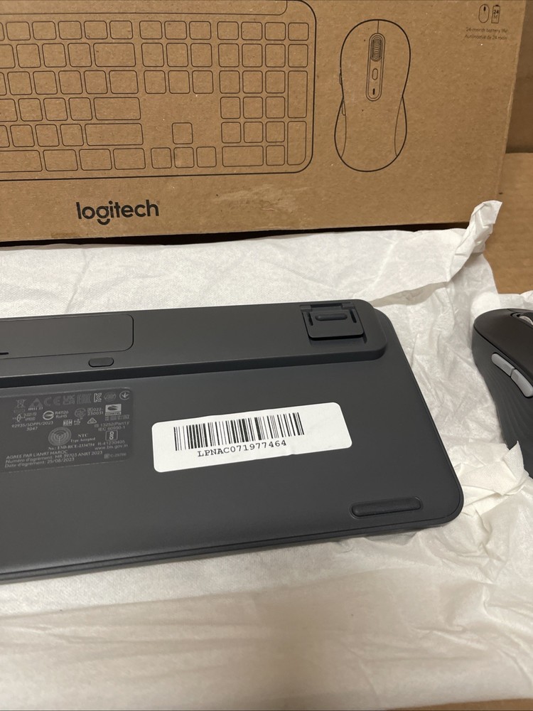 Logitech MK955 Signature Slim Wireless Keyboard and Mouse Combo (MISSING USB)