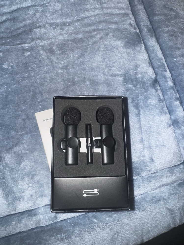 Wireless Lavalier Microphone Set, Dual Mics, Black, for iPhone