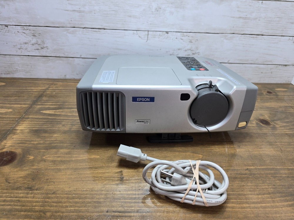EPSON PowerLite 810p EMP-810 LCD Projector - Works
