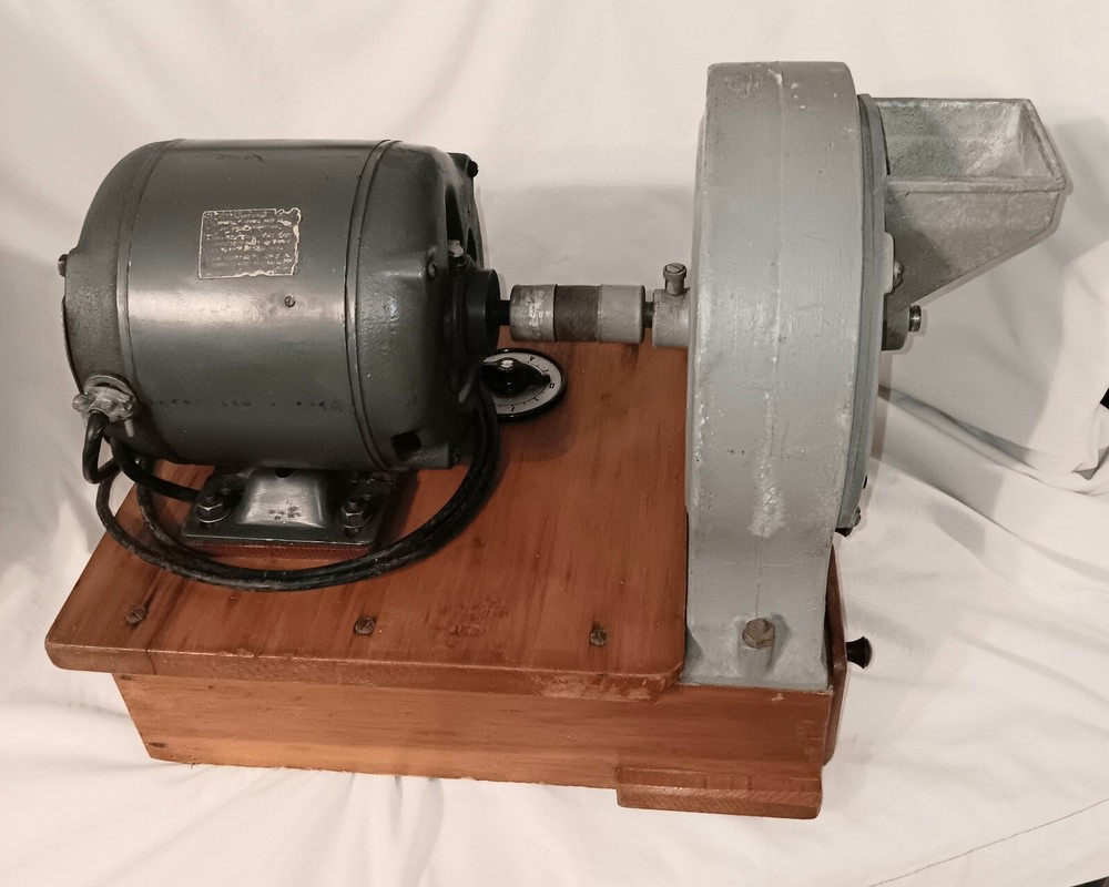 VINTAGE STRONG-SCOTT 17810 GRAIN GRINDER, EXCELLENT WORKING CONDITION